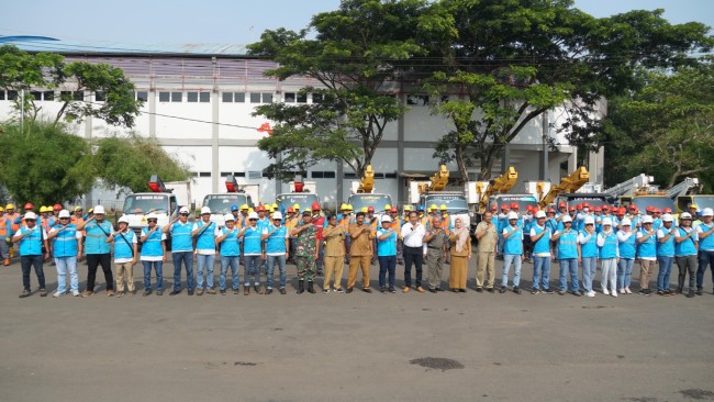 Foto bersama seluruh peserta apel pasukan di Stadion Kanjuruan, Kepanjen, pada Selasa (12/11). (Foto: istimewa) 